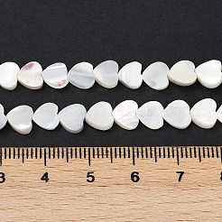 天然トロチッドシェル/トロカスシェルビーズ連売り  ハート  乳白色  6x6x2~3mm  穴：1mm  約68~69個/連  15.55インチ（39.5cm）&nbsp;SSHEL-K012-04A