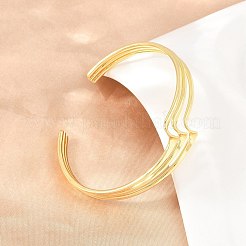 真鍮製、波型ラインのオープンカフバングル（女性用）  鉛フリー＆カドミウムフリー  長持ちメッキ  ラックめっき  3KGP本金メッキ  内径：18インチ（1.97x2.36cm）&nbsp;KK-CBA5A76-02G