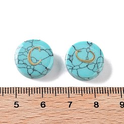 合成ターコイズビーズ  金色の真鍮スライス付き  アルファベット付きフラットラウンド  文字C  15x5.5mm  穴：1.4mm&nbsp;G-A238-02C