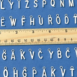 チベット風アロイペンダント200個  文字a~zのチャーム  アンティークシルバー  15.5~17x4.5~11x2mm  穴：2mm&nbsp;TIBE-FS0003-23
