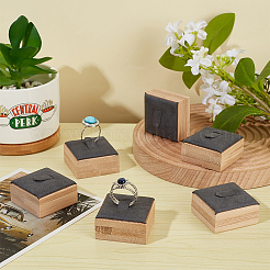 正方形の木製シングルリングディスプレイスタンド  ベルベットマット付き  スレートグレイ  3.8x3.8x2.3cm&nbsp;RDIS-WH20001-01