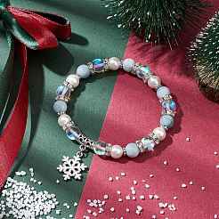 8mmラウンド合成ムーンストーン＆シェルパールビーズストレッチブレスレット  女性用クリスマススノーフレーク真鍮チャームブレスレット  内径：2-1/8インチ（5.5cm）&nbsp;BJEW-TA00512