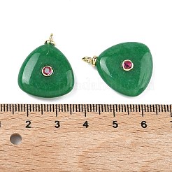 染め天然マレーシアジェイドのペンダント  真鍮マイクロパヴェキュービックジルコニアの留め具が付いた三角形のチャーム  鉛フリー＆カドミウムフリー  長持ちメッキ  ラックめっき  18KGP本金メッキ  グリーン  25x20x6mm  穴：2~3mm&nbsp;KK-C251-01C-03