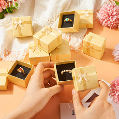 リンスの厚紙箱  内部のスポンジ  ちょう結びの正方形  ゴールド  5x5x3.2cm&nbsp;CON-TAC0014-03E