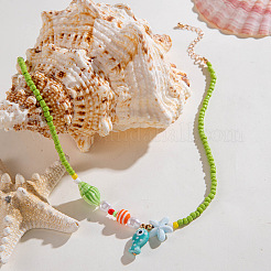 夏のビーチ磁器の魚の貝殻の形とプラスチックの真珠のペンダント、ライムガラスのシードビーズのネックレス（女性用）  ゴールドカラー  カラフル  17.32インチ（44cm）&nbsp;FS-WGBDA16-01