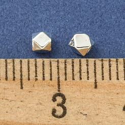 ラックメッキ真鍮スペーサービーズ  長持ちメッキ  カドミウムフリー＆鉛フリー  ポリゴン  プラチナ  2.5x2.5mm  穴：1.5mm&nbsp;FIND-T071-03P-RS