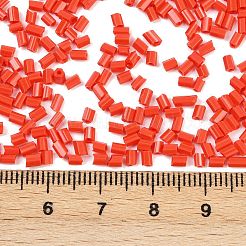 ガラス竹ビーズ  シードビーズ  暗赤色  約3mm長  直径1.8mm  穴：0.6mm  約21000個/袋。 1ポンドのパッケージごとに販売&nbsp;TCSDB25B