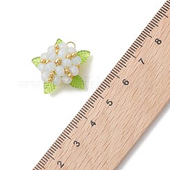 染色された天然マレーシアジェイドとガラスビーズのペンダント  アクリルリーフ付きフラワーチャーム  ゴールドカラー  ホワイト  22x23x11mm  丸カン：4x0.5ミリ  内径：3mm&nbsp;PALLOY-MZ01265-06