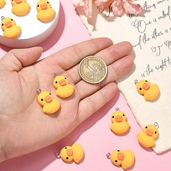 20 個の漫画不透明樹脂ペンダント  プラチナトーンのアイアンループ付きアヒルチャーム  ゴールド  25.5x17x8mm  穴：2mm&nbsp;RESI-CJ0003-73
