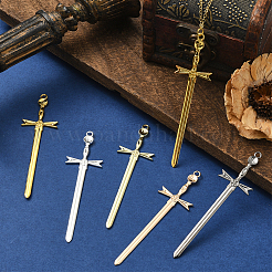 40色の合金製ビッグペンダント5個。  剣のチャーム  ミックスカラー  89x24x3mm  穴：2.8mm  8個/カラー&nbsp;FIND-SC0018-10B