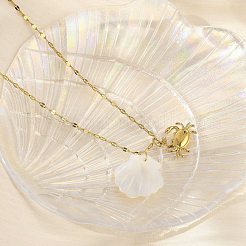 夏のビーチ用天然シェル＆304ステンレススチールペンダントネックレス（女性用）  18KGP本金メッキ  カニ  15.24インチ（38.7cm）  カニ：16x20mm&nbsp;NJEW-P323-01B-G