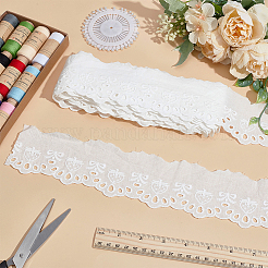 7.5ヤードのコットンストロベリー＆蝶結び刺繍レースリボン  ホワイト  2-5/8インチ（67mm）&nbsp;OCOR-FG0002-53B