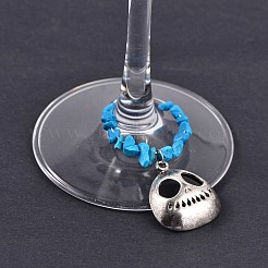 ハロウィンモチーフのチベットスタイル合金のワイングラスチャーム  合成ターコイズチップビーズ、真鍮ワイングラスチャームリング付きフープピアス  アンティークシルバー  49~75x30mm&nbsp;AJEW-JO00065