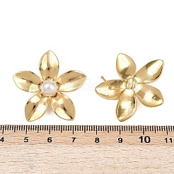 真鍮の花のスタッドピアス  アブソリュートプラスチック模造パール  ラックめっき  長持ちメッキ  カドミウムフリー＆鉛フリー  18KGP本金メッキ  30.5x32mm&nbsp;EJEW-C152-07D-G