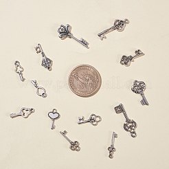 チベット風合金キーペンダント  アンティークシルバー  16~30x16~30x3~4mm  穴：1mm&nbsp;TIBEP-X0001-02-AS