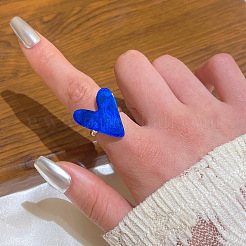 女性用ハート真鍮とアクリルの調節可能な指輪3個。  ゴールドカラー  ミックスカラー  ハート：21x20mm  内径：18mm&nbsp;FS-WG6A11D-05