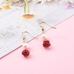ABSプラスチックローズダングルピアス  真鍮製のピアスフックと天然真珠ビーズ付き  レッド  18KGP本金メッキ  41mm  ピン：0.7mm&nbsp;EJEW-JE04507-02