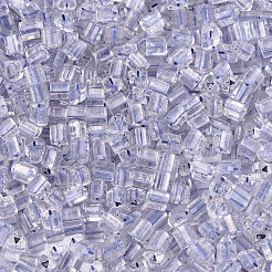 内側が透明な色のガラスシードビーズ  三角形  ライトスチールブルー  3.4x3.4~3.8x3.4~3.8mm  穴：1mm  約7500個/ポンド&nbsp;SEED-T007-13H