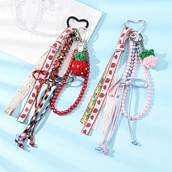 ポリエステルロープ、ガラスパール、CCBプラスチックビーズ、かぎ針編みウールのイチゴペンダントデコレーション2個。  アルミ製ハートキーホルダー留め具付き  ミックスカラー  305mm&nbsp;HJEW-JM04391