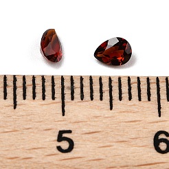 ファセットナチュラルガーネットカボション  後ろ向き  涙の形  4x3x2mm&nbsp;G-I295-05C-15A-09
