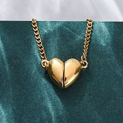 女性用304ステンレススチールハートペンダントネックレス  マグネチック  イオンプレーティング（ip）  ゴールドカラー  16.77インチ（42.6cm）&nbsp;NJEW-Z065-06G