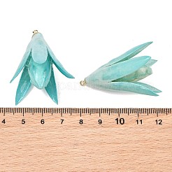 エポキシ樹脂とドライフラワーのペンダント  マグノリアのつぼみのチャーム  真鍮のループを有します  ゴールドカラー  ミディアムターコイズ  37~42x27~34x24~36mm  穴：1.6mm&nbsp;RE-CBAAE94-05G