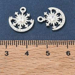 真鍮マイクロパヴェクリアキュービックジルコニアチャーム  月のチャームが付いた雪の結晶  銀  14x13x3.5mm  穴：1.2mm&nbsp;CU-CBAB0CF-15S