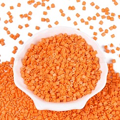 Fgbベーキングペイントガラスシードビーズ  三角形  三角穴  ダークオレンジ  3.5x3.5x3.5mm  穴：1.2~1.4mm  約7250個/ポンド&nbsp;SEED-Q040-09A-03