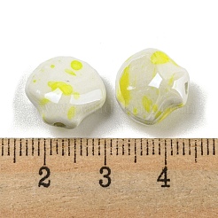 貝殻の形をした釉薬をかけた磁器ビーズ  光沢のあるセラミックビーズ  きいろ  12~12.5x13~13.5x7~7.5mm  穴：1.8~2mm&nbsp;PORC-E022-01C