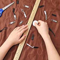 6個のプラスチックジッパープーラーと12個の合金交換用プルタブアクセサリー  荷物用スーツケースバックパックジャケットバッグコート  ミックスカラー&nbsp;FIND-SZ0001-17