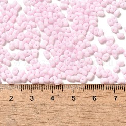ガラスのフロストシードビーズ  ピーナッツ  ピンク  3.5~4x2~2.5x2~2.3mm  穴：0.8mm  約8000個/ポンド&nbsp;SEED-K009-05B-02
