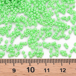 蛍光色ガラスシリンダービーズ  シードビーズ  焼き付け塗料  丸い穴  春の緑  1.5~2x1~2mm  穴：0.8mm  約8000個/袋  約1ポンド/バッグ&nbsp;SEED-S047-P-006