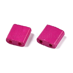 2穴ベーキングペイントガラスシードビーズ  正方形  カメリア  5x4.5~5.5x2~2.5mm  穴：0.5~0.8mm&nbsp;SEED-S023-17C-25