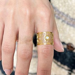 Hollow Out Flower 304 Stainless Steel with Natural Shell Cuff Open Rings for Women&nbsp;FS-WGFCCCD-01