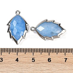 染色された天然翡翠のファセットリーフペンダント  ラックメッキ真鍮チャーム  プラチナ  空色  23x13.5x5.5mm  穴：1.2mm&nbsp;G-I375-04P-17