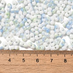 ツートンカラーのベーキングペイントガラスシードビーズ  丸い穴  ピーナッツ  藤紫色  6~6.5x3~3.5x3~3.5mm  穴：1~1.2mm  約4500個/ポンド&nbsp;SEED-F005-01A-13