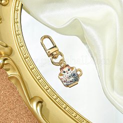 合金エナメルペンダント装飾  合金回転式ナスカン付き  カップ付きの猫の形  カラフル  58mm&nbsp;HJEW-JM02632-05