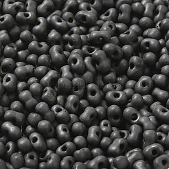 ガラスのフロストシードビーズ  ピーナッツ  ブラック  3.5~4x2~2.5x2~2.3mm  穴：0.8mm  約8000個/ポンド&nbsp;SEED-K009-05B-03