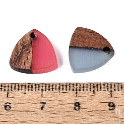 不透明および透明な樹脂とウォールナット材のペンダント  三角形のチャーム  金箔  ミックスカラー  13~13.5x14x2.5~4mm  穴：1.8mm&nbsp;RESI-N053-33