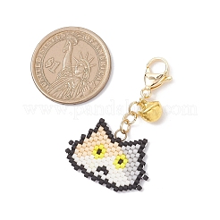 手作りガラスシードビーズ猫の頭の形ペンダント装飾  合金製のロブスタークロウ留め金とベルチャーム付き  ベージュ  46.5mm&nbsp;HJEW-MZ00366-04