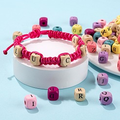 420個2スタイルの天然木プリントビーズ  水平穴  染め  頭文字を持つキューブ  ミックスカラー  10x10x10mm  穴：3~4mm  210個/スタイル&nbsp;WOOD-LS0001-31