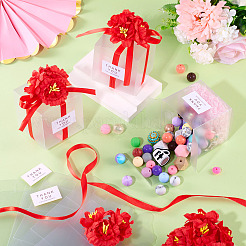 リボンと造花付きの透明なPVCキャンディギフト包装箱  結婚式用の折りたたみ収納ボックス  正方形  レッド  完成品：7x7x7cm&nbsp;CON-TAC0001-20C