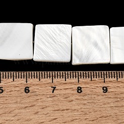 天然淡水シェルビーズ連売り  正方形  貝殻色  14.5~15.5x14.5~15.5x3mm  穴：0.5mm  約26個/連  15.35~15.47''（39~39.3センチメートル）&nbsp;SHEL-A006-10B