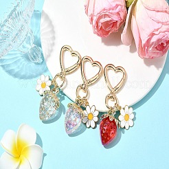 アクリル製イチゴペンダント装飾  合金エナメルの花とハートの回転スナップフック留め金チャーム  淡いターコイズ  70mm&nbsp;HJEW-SW00120-05