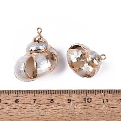 電気メッキ天然貝殻ペンダント  貝殻の形のチャーム  鉄製のループと真鍮製の金具付き  貝殻色  ライトゴールド  20~33x17~28x15~25mm  穴：1.4~1.8mm&nbsp;SSHEL-Q100-03KCG