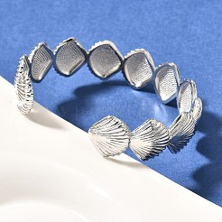女性のための真鍮製のカフバングル  シェル形状  プラチナ  内径：2-1/4~2-3/8インチ（5.6~6.1cm）&nbsp;LS-BJEW-U018-03P