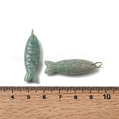 天然アマゾナイトの彫刻ペンダント  魚のチャーム  304ステンレススチール製丸カン付き  ゴールドカラー  33.5~34.5x10.5x7~7.5mm  穴：7mm&nbsp;G-G314-01G-06