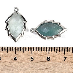 天然グリーン蛍石のファセットリーフペンダント  ラックメッキ真鍮チャーム  プラチナ  23x13.5x5.5mm  穴：1.2mm&nbsp;G-I375-04P-01