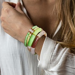 10個10スタイル手作りポリマークレイヘイシビーズストレッチブレスレットハート付き  女性のためのアクリル分厚いカーブチューブブレスレット  緑黄  内径：2-1/8インチ（5.5cm）&nbsp;BJEW-SW00036-04