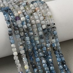 天然石アクアマリンビーズ連売り  多面カット  グレードA  キューブ  4~4.5x4~4.5x4~4.5mm  穴：0.9mm  約93~99個/連  14.69~15.28''（37.3~38.8センチメートル）&nbsp;G-B088-E10-04